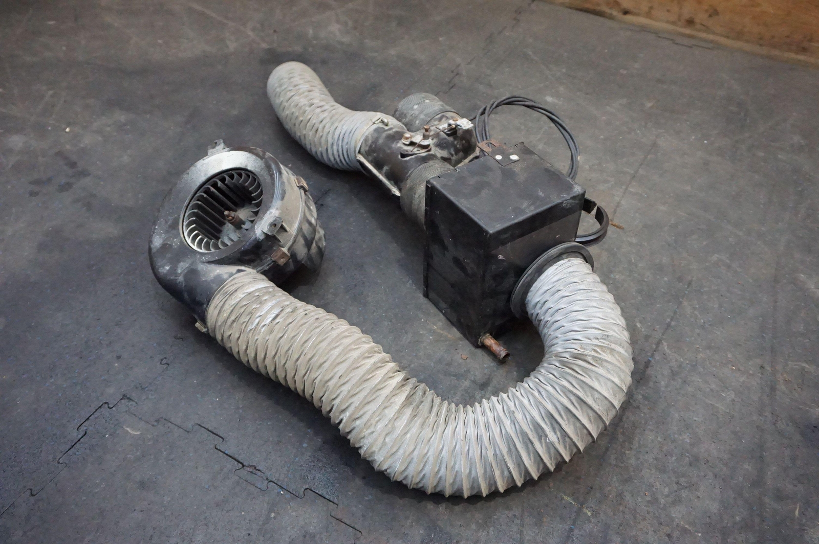 Right Passenger Heater Radiator & Fan w/Hose 60658600 60151305 Ferrari 308 GTS