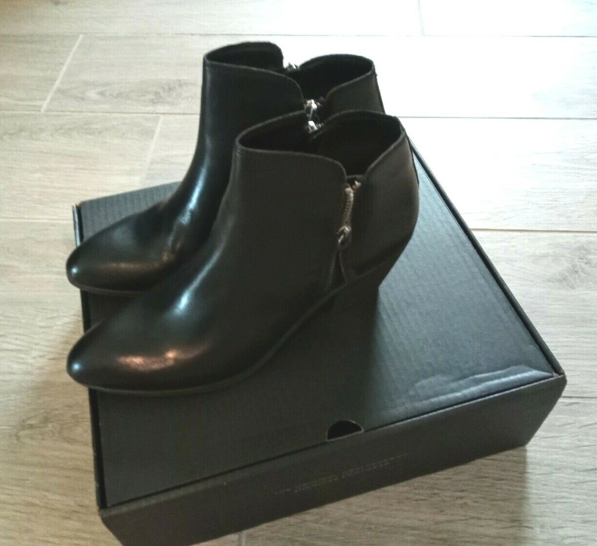 frye womens judy zip bootie