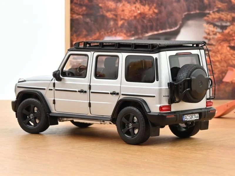 Norev 183030 Mercedes Benz G-Class 2024 Iridium Silver 1:18 - Bild 3 von 4
