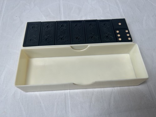 Vintage Games Bundle – Cribbage, Dominoes, Draughts, Snakes & Ladders etc. - Picture 12 of 20