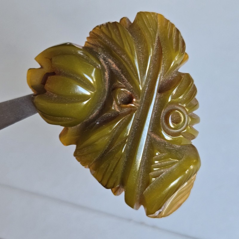 Vintage Bakelite Fur Clip Deeply Carved Spinach Green Marbled Leaf Flower Tested