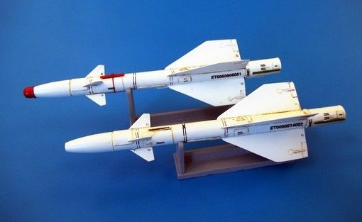 Plus Model AL4054 - 1:48 Resin Kit Russian Missile R-98MT