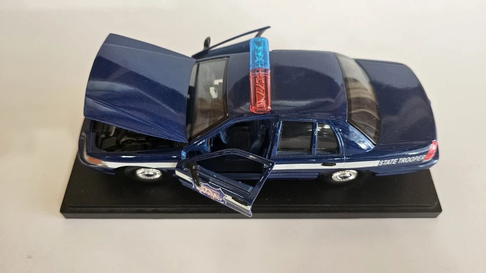 Wisconsin State Patrol 1:24 Scale - Image 2 of 4