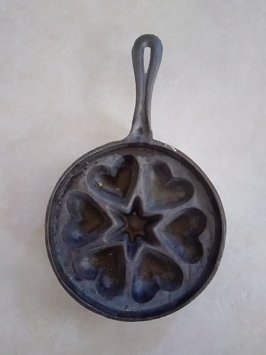 Vintage Cast Iron Hearts and Center Star Mold Muffin Cookie Cornbread 7 1/2" Pan