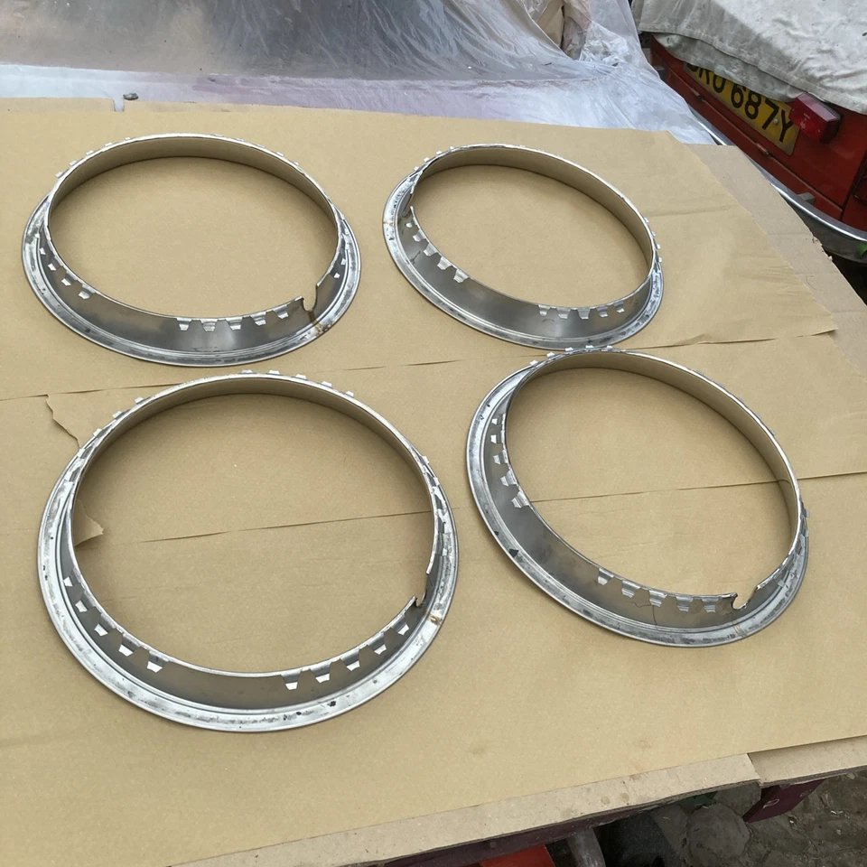 "Anillos de moldura de rueda de acero inoxidable de 13"" estilo Ford con bordes escalonados". Escort Capri Etc Foto 4 de 4