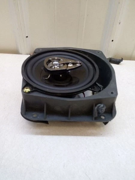 Altavoz puerta derecha Mitsubishi Montero Sport 2003-2004 OEM usado Foto 2 de 4