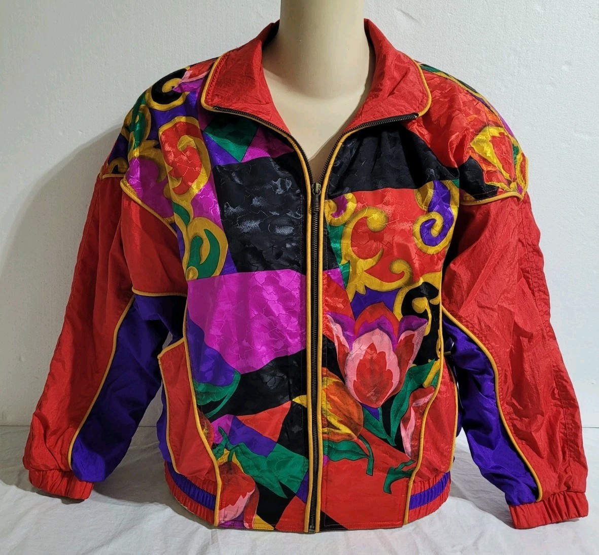 East West Women’s Size M Vintage Full Zip Windbreaker Jacket With Shoulder Pads