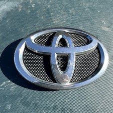 2007-2010 Toyota Camry Front Grille Emblem Badge 75311-06060 Chrome Oem 2007-2010 Toyota Camry Front Grille Emblem Badge 75311-06060 Chrome Oem