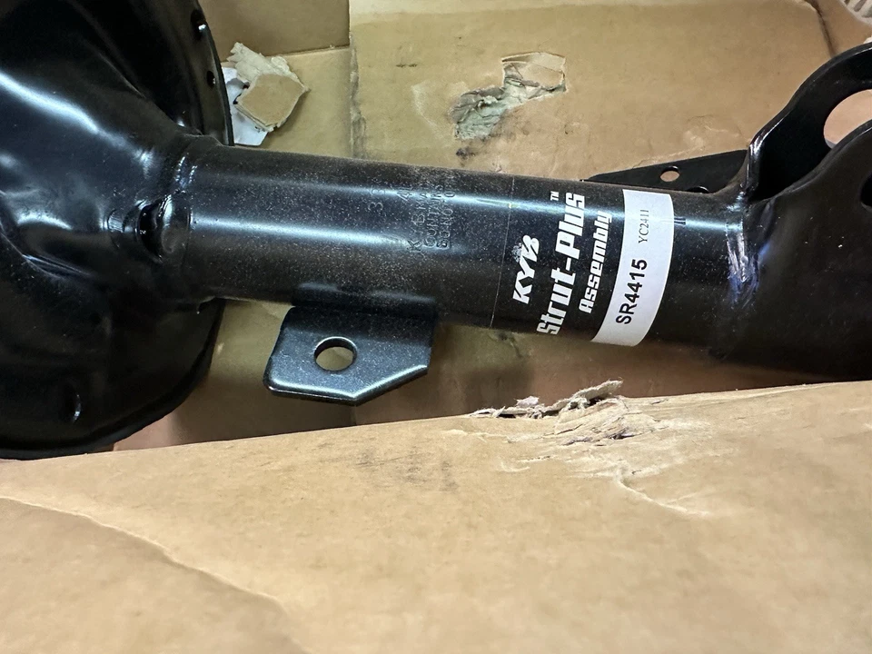 Conjunto puntal delantero derecho plus KYB SR4415 para Toyota Sienna 2011-2014 Foto 3 de 4