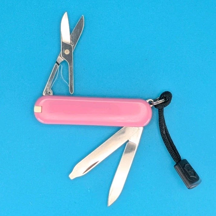 Navaja suiza Victorinox clásica rosa multiherramienta 58 mm, ¡con funda de cuero! Foto 3 de 4