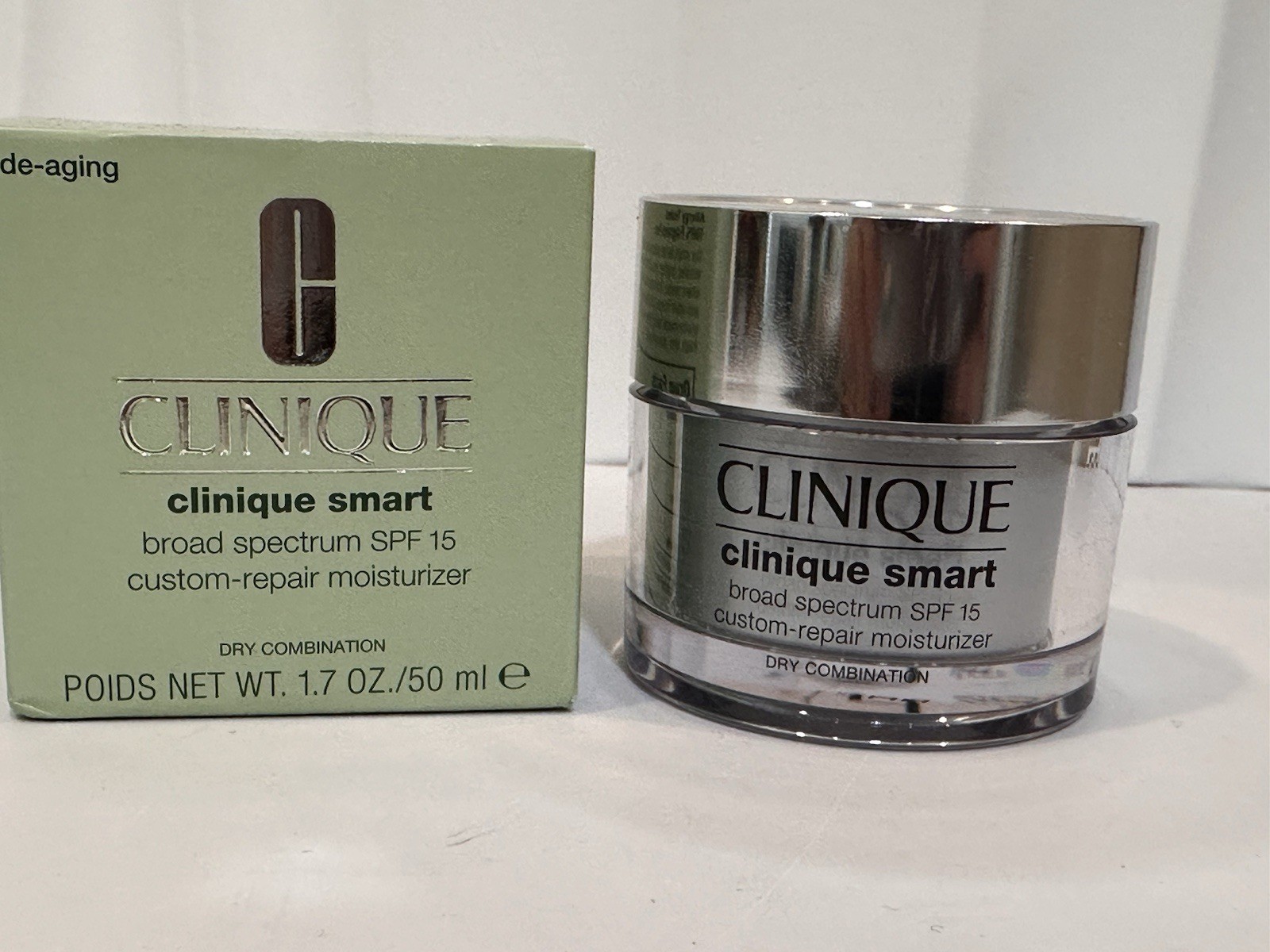 Clinique Smart Broad Spectrum SPF15 #2 Dry Combination 1.7 oz New in Box