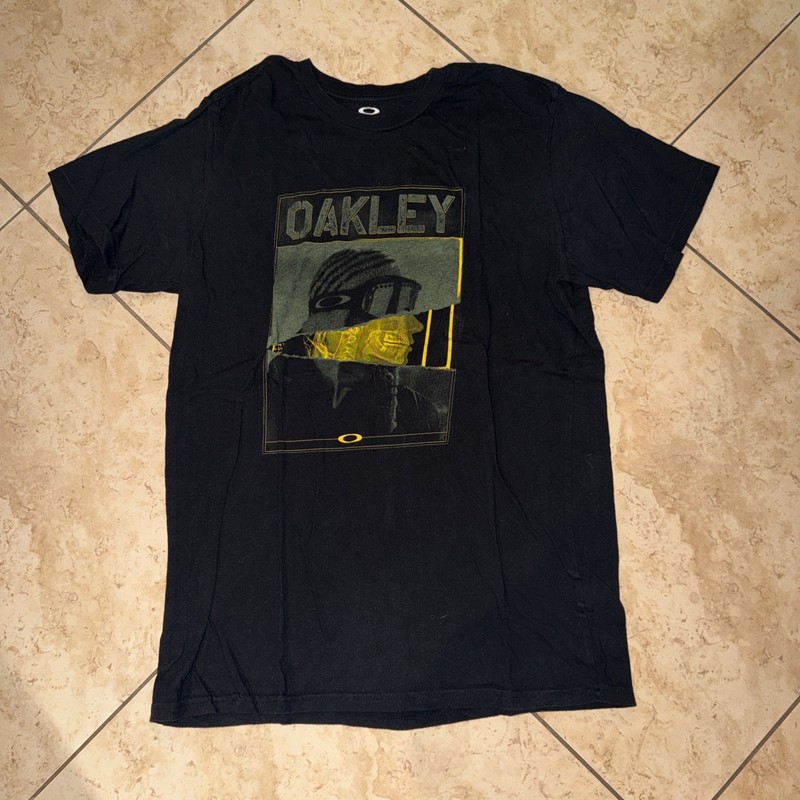 OAKLEY Black Men’s T-shirt Tee Shirt Size LARGE Great Condition Rare LG