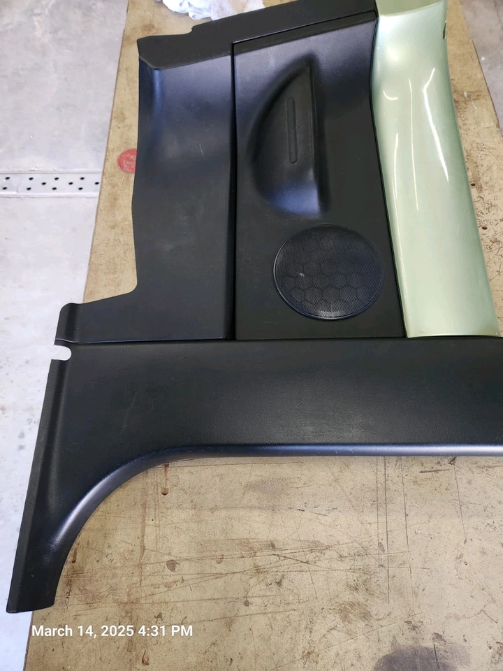 Panel lateral asiento trasero VW Beetle 1998-2010 Foto 2 de 4