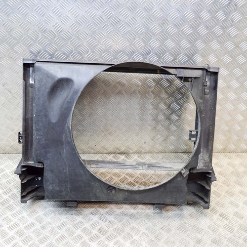Radiator cooling fan shroud