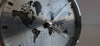 Kienzle Chronoquarz Weltzeituhr in Silber 