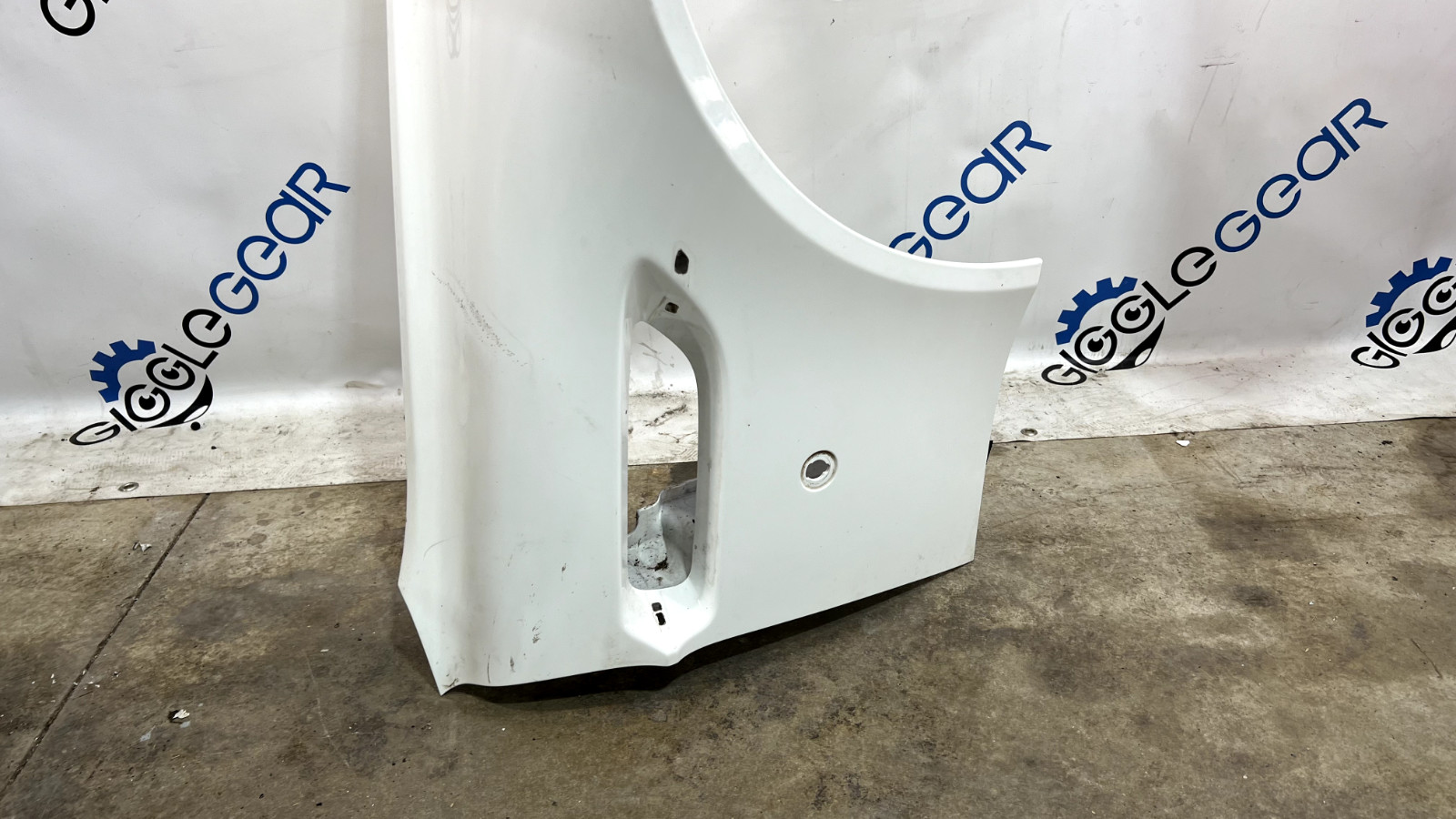 2006-2016 ASTON MARTIN VANTAGE V8/V12 RIGHT FRONT FENDER USED OEM