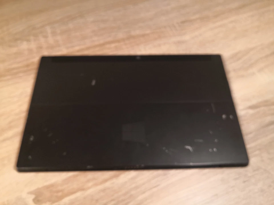 Microsoft Surface RT 1516 Laptop 32GB, Wi-Fi, 10.6" Display. Boxed. Working. - Image 3 of 4