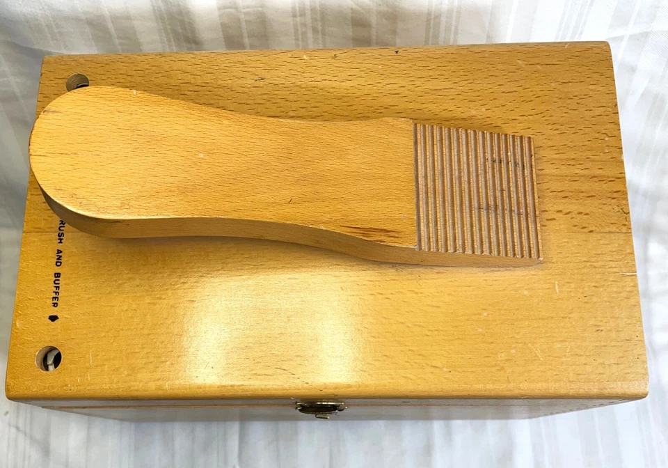 Vintage, Ronson, Caixa de Brilho de Sapato de Madeira Cauda de Pomba, Com Polidor Elétrico, Escovas - Imagem 2 de 4
