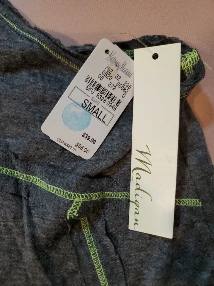 Regata Madigan Feminina Cinza S Neiman Marcus Nova Com Etiqueta Razorback Fitness Yoga EUA Corrida - Imagem 4 de 4