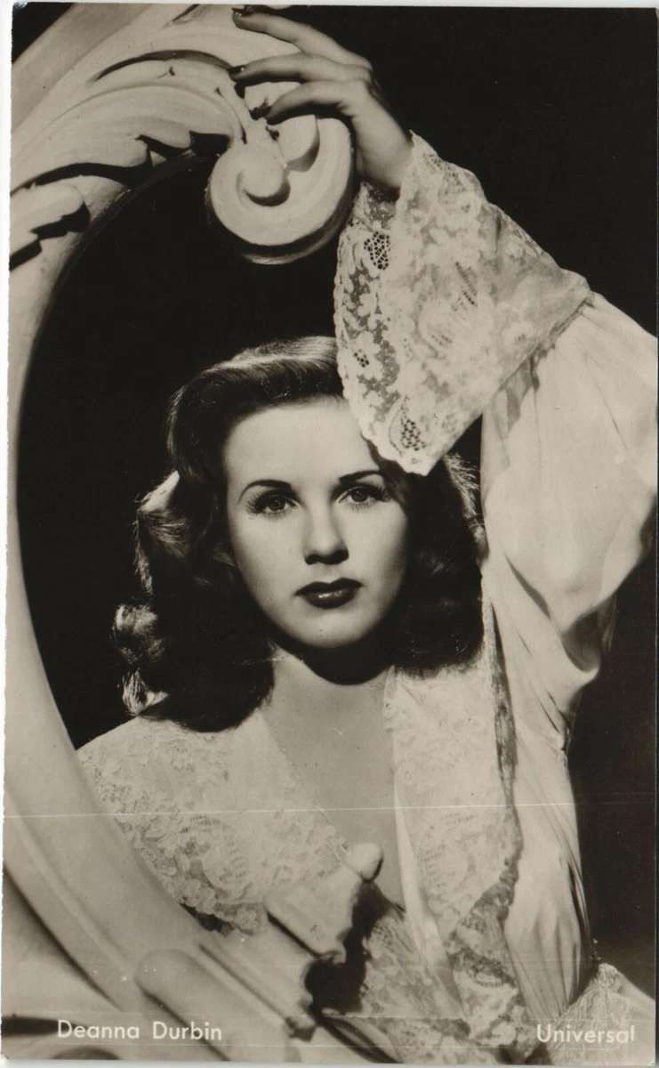 PC DEANNA DURBIN MOVIE STAR Vintage REAL PHOTO Postcard b37389