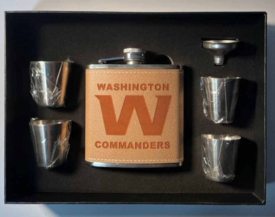 Колба покрытая искусственной кожей Washington Commanders 6 унций с дополнительной подарочной коробкой - Изображение 2 из 4