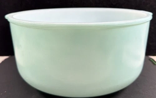 Vintage Sunbeam GLASBAKE 19CJ Mixer Bowl Mint Green   9” Diameter  Rare ￼