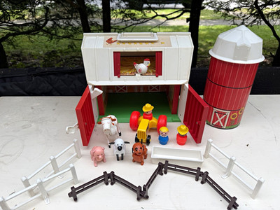 Fisher-Price Little People Farm Barn Playset w/ Silo Animals Figures Fences