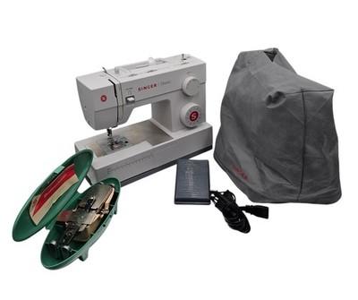 Singer Classic 44S Mechanical Sewing Machine w/ Button Holer & Pedal Tested