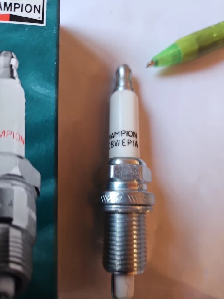 Bujía genuina Champion Evinrude Johnson OMC QC8WEPIA NOS OEM CH1 Foto 2 de 4