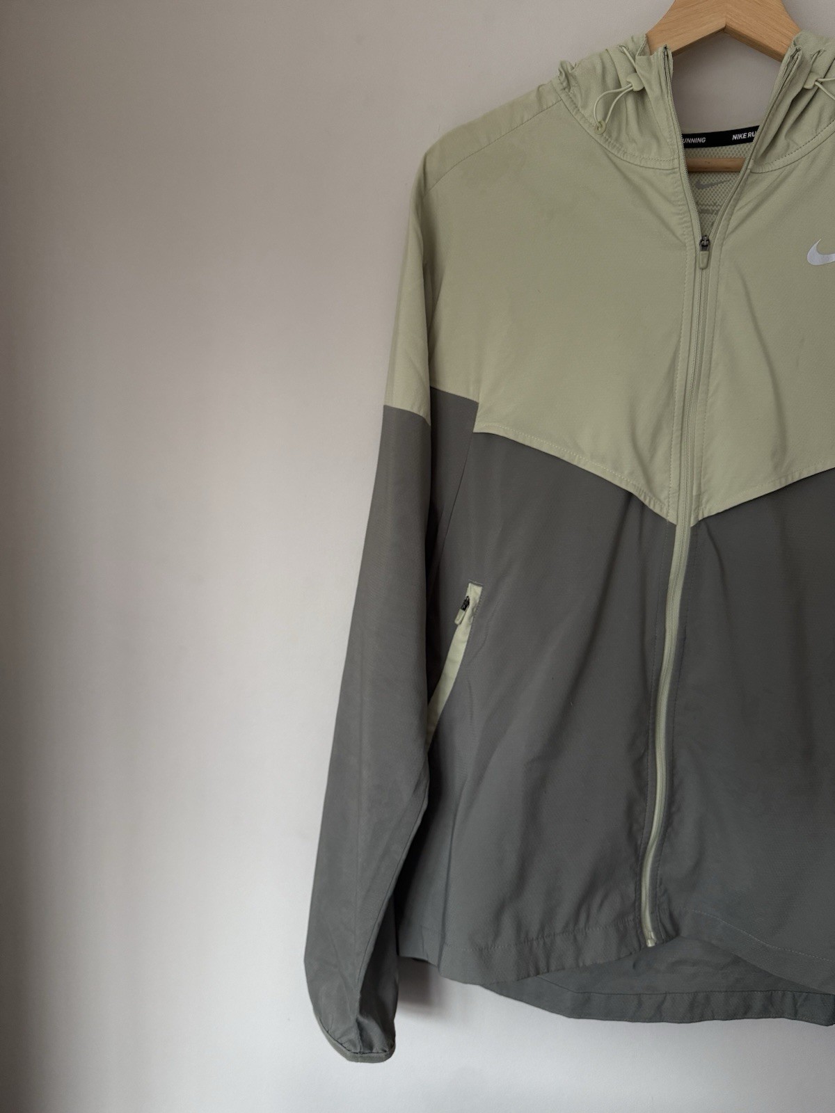 Nike Windrunner Repel Packable jacket Grey Green … - image 3