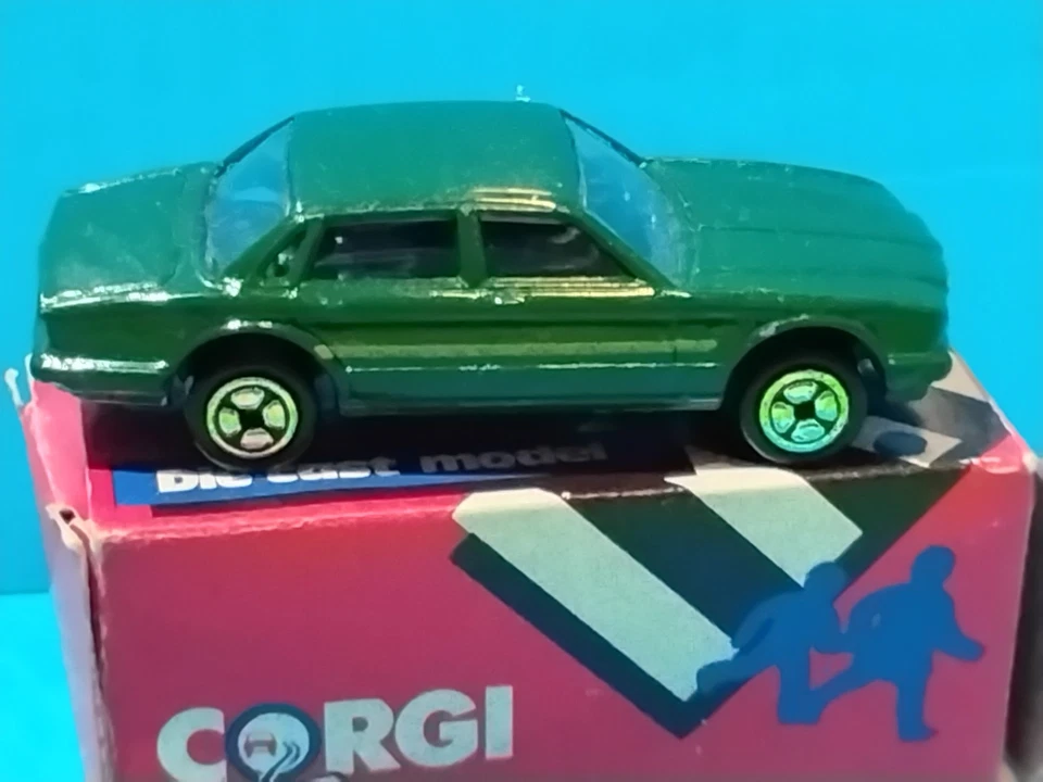 1985 CORGI JAGUAR XJ40 GREEN LUXURY SALOON BRITISH 80s CLASSIC - Image 4 of 4