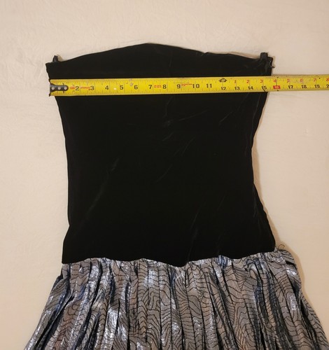 Vintage 80er Soo Yung Lee Abend-/Cocktailkleid schwarz Samt silber ärmellos Gr. 6 - Bild 18 von 23