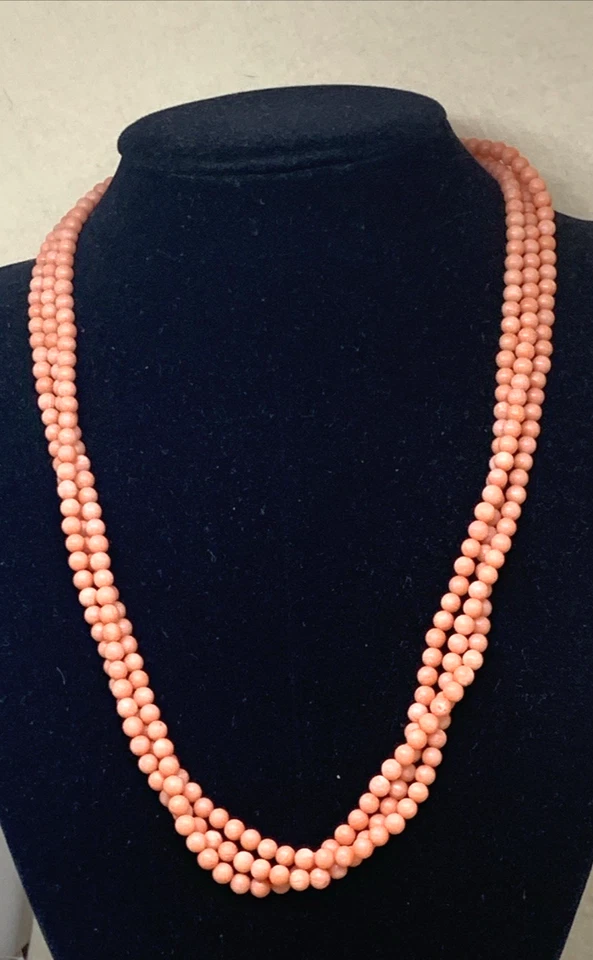 COLLANA TRE FILI DI CORALLO ROSA DIAMETRO 4,5 MM LUNGHEZZA 54 CM , ARGENTO 925 - Immagine 2 di 4