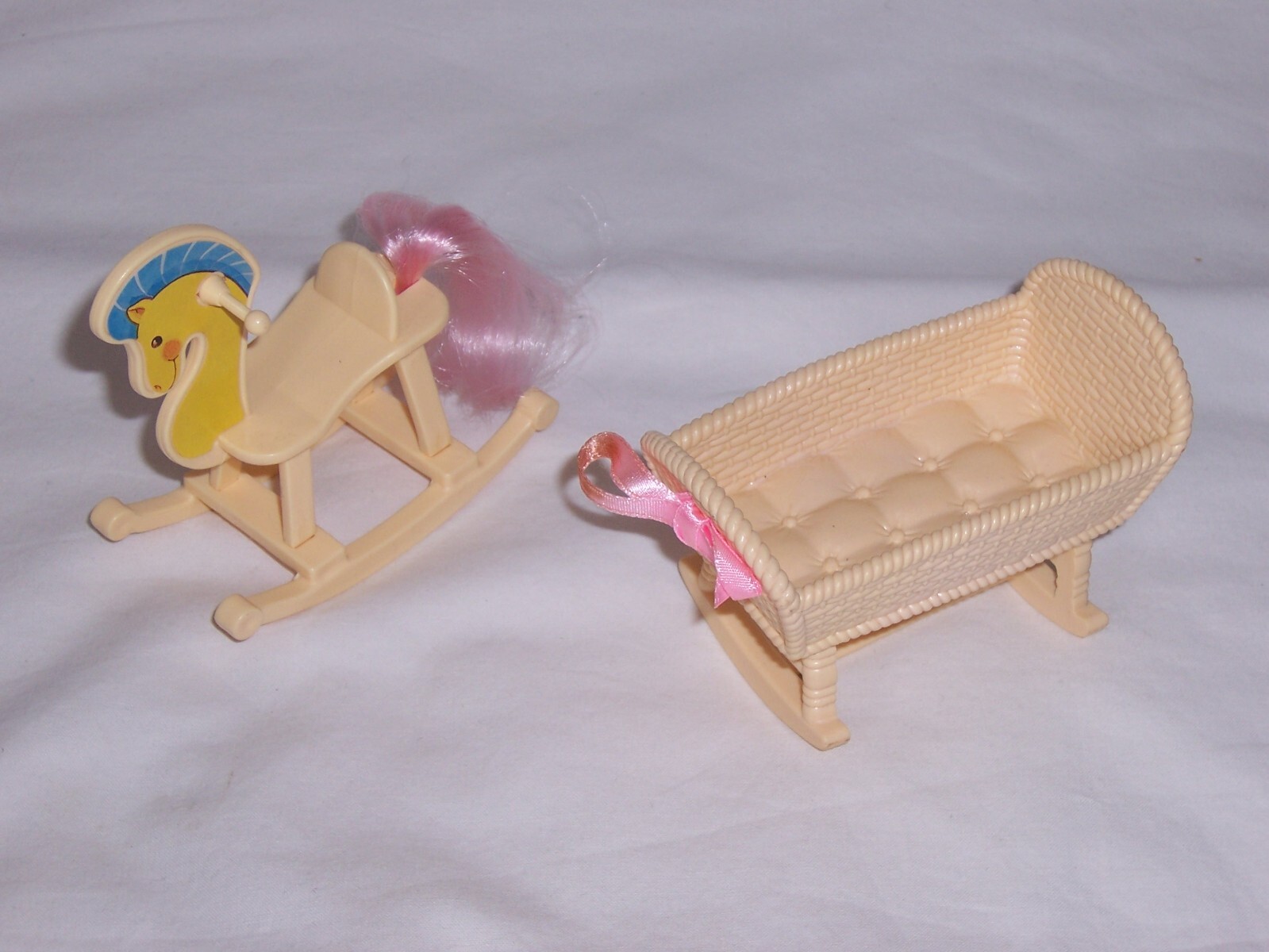 VINTAGE Barbie KELLY DOLL ROCKING HORSE CRADLE BED NURSEY FURNITURE Accessory