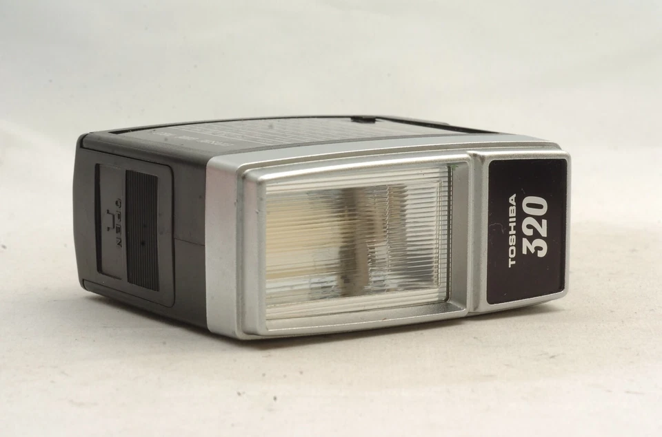 @ Cámara SakuraDo @ Flash de colección Toshiba 320 TS-220 con montaje en zapata hecho en Japón Foto 4 de 4