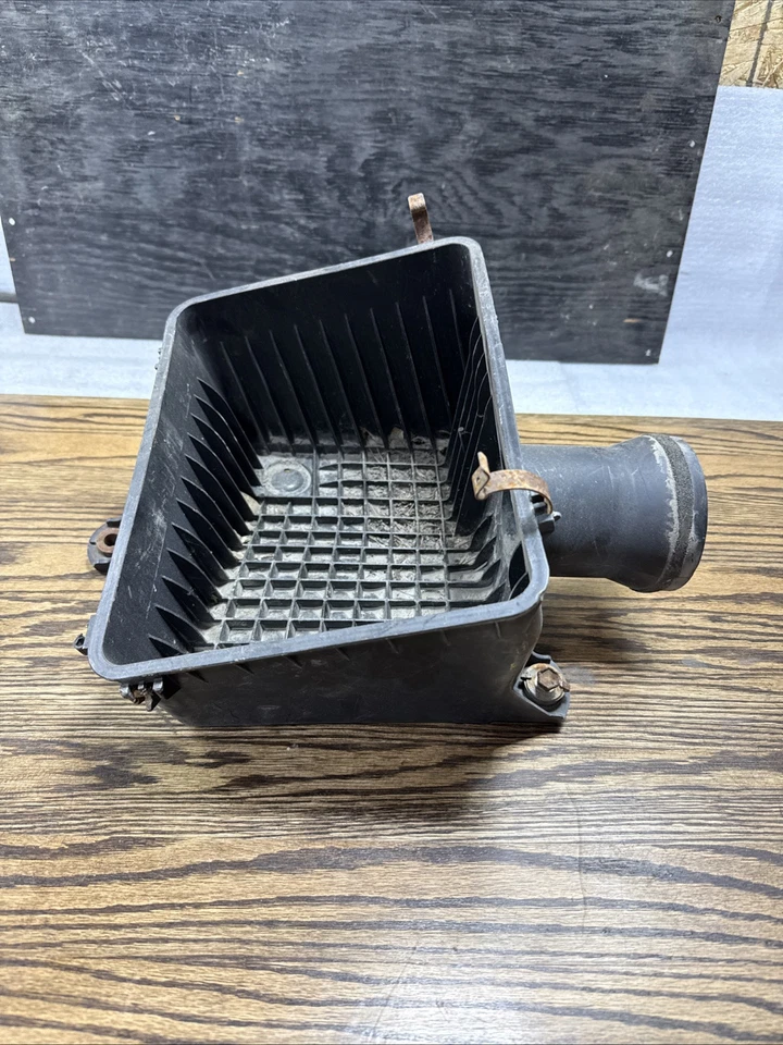 OEM Air Cleaner Assembly Bottom Part 17080-50010 Toyota Land Cruiser Lexus 98-04 - Image 3 of 4