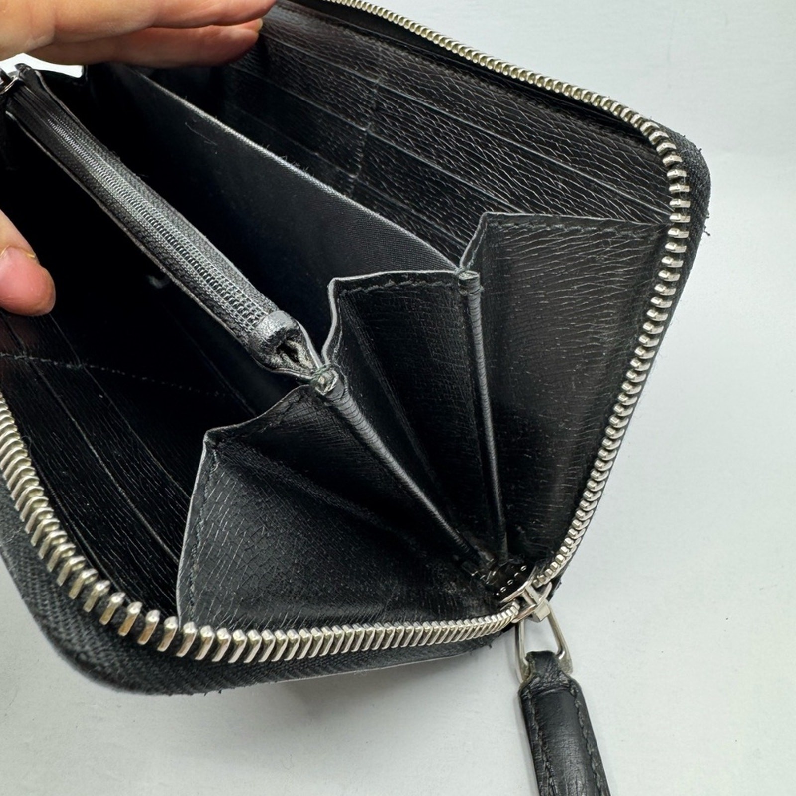 Gucci Interlocking Zip Around Leather Wallet 22948 - image 3