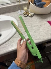 Herstyler Ceramic Flat Iron Colorful Seasons Green, Dual Voltage, 1.25-inch