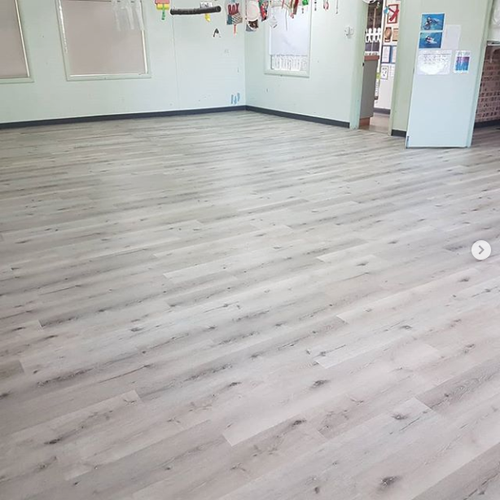 Snowy Oak TIMBER LOOK VINYL PLANK FLOORS LOOKS REAL FLOOR EASY DIY TILE 2mm - Picture 9 of 11