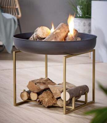 Feuerstelle für Garten - zeitgemäß & stilvoll schwarze Feuerschale mit goldenem Blockhaus