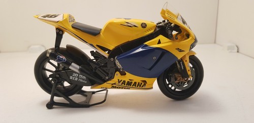 Modellimo moto Yamaha YZR-M1 #46 Valentino Rossi 1/12 New Ray - Foto 3 di 3