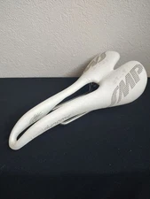Very good condition SMP dynamic white saddle dynamic