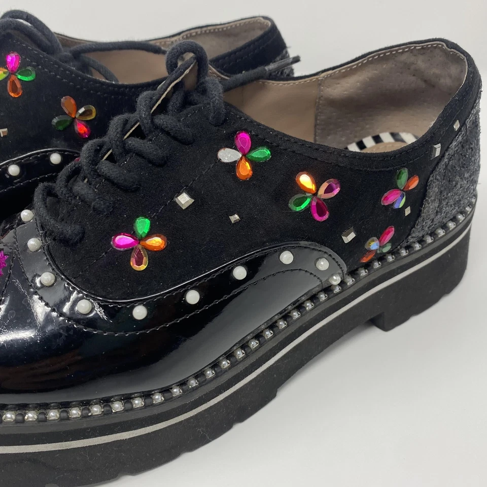 Zapatos Betsey Johnson Bexly para mujer talla 6 negros plataforma Oxford corazón tachonado Foto 3 de 4