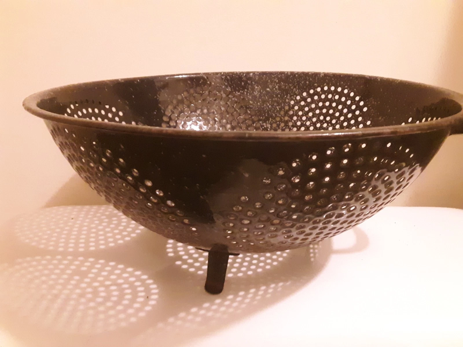 Vintage Agateware Black Speckled Strainer Colander- Handles
Opens in a new window or tab