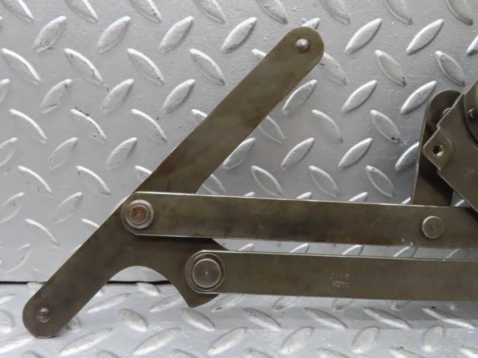 ⚙18826⚙ Mercedes-Benz W121 190b Ponton Rear Left Manual Window Regulator - Image 2 of 4