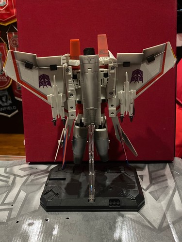 Starscream G1 Masterpiece Hasbro Transformers - Wal-Mart Exclusive - Picture 4 of 12