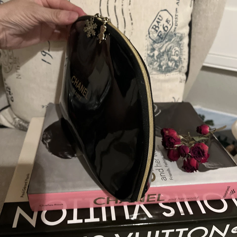 Bolsa de maquillaje grande Chanel Beaute CHIC 💗💗 Foto 4 de 4