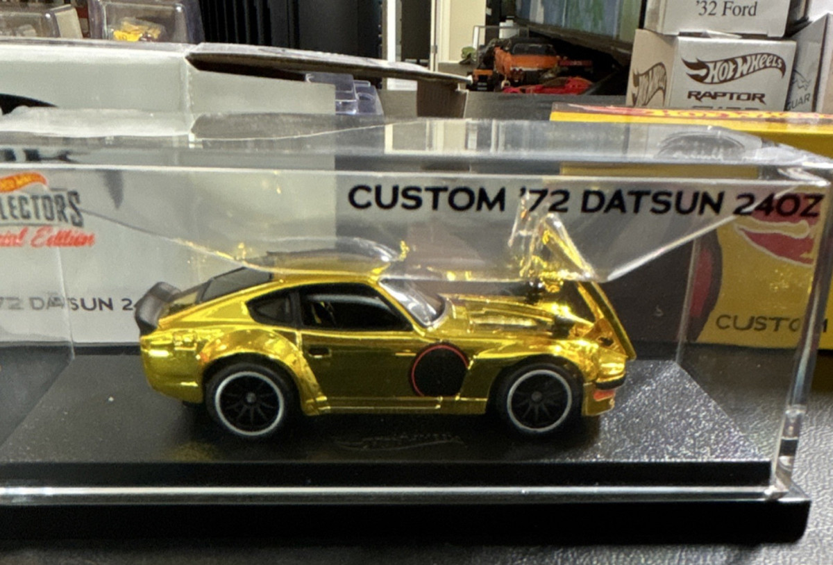 Hot Wheels Custom '72 Datsun 240Z 1:64 Gold/Black Limited Edition
