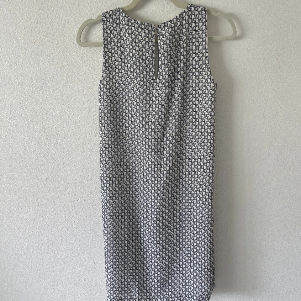 Vestido H&M Para Mujer 2 Pequeño Cuello Alto Sin Mangas Forrado Capas Academia Columpio Foto 3 de 4