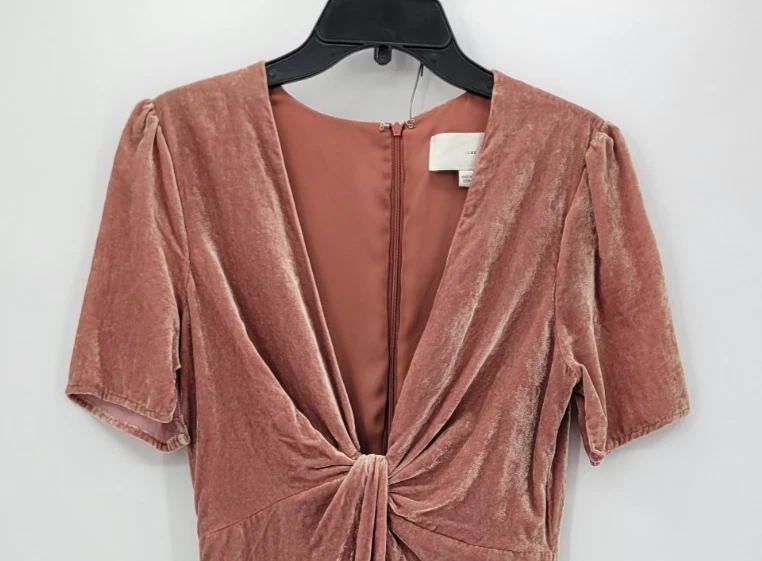 Maxi Vestido Romántico JOA Los Angeles Para Mujer Mediano Rosa Terciopelo Cintura Torcida Foto 3 de 4